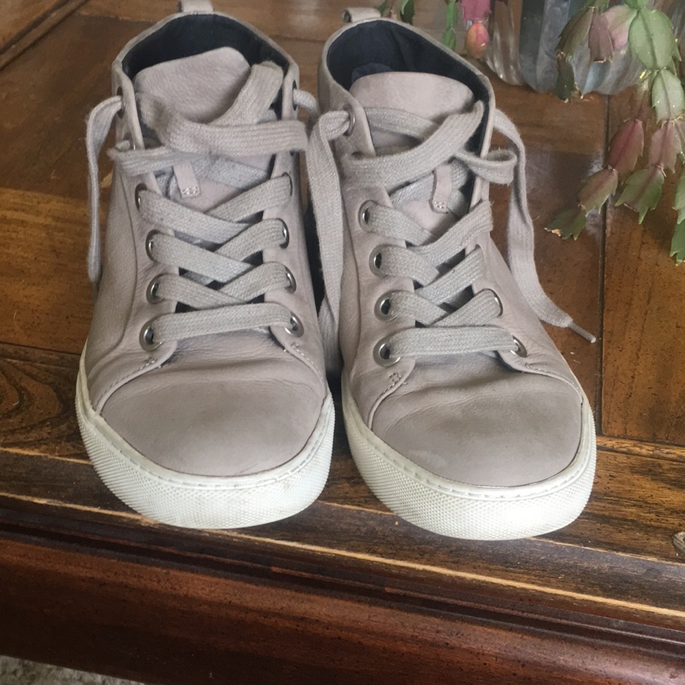 Kennet Cole high top sneakers , camel color , good condition